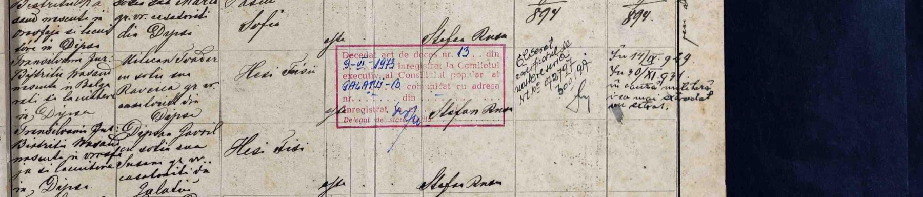 The right-hand columns of a Romanian Orthodox baptismal register page, with a red rubber-stamped death annotation and two handwritten notes in the last two columns